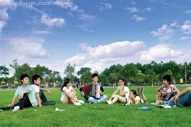 梦到以前的同学是什么意思 梦到以前的同学的含义
