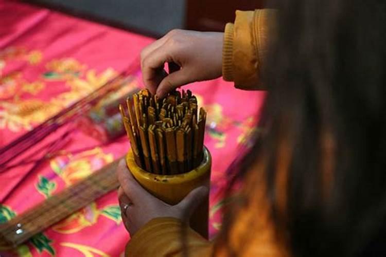 明天就腊月二十三小年了用给关音菩萨上共吗？