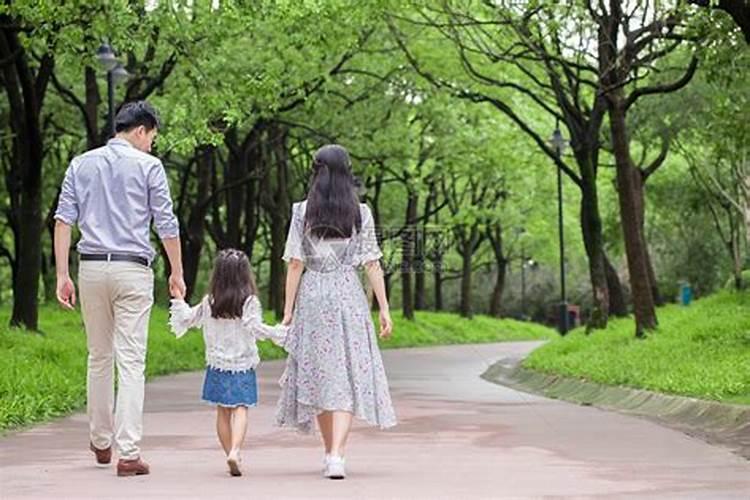 梦见儿子带女朋友回家什么意思