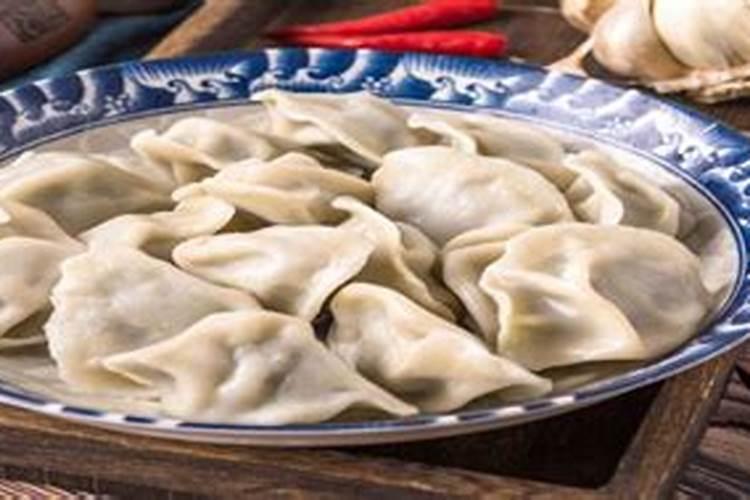立冬和冬至哪个吃饺子 吃饺子是哪个节气的风俗