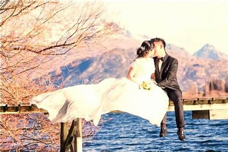 梦见两个女人光屁股的预兆