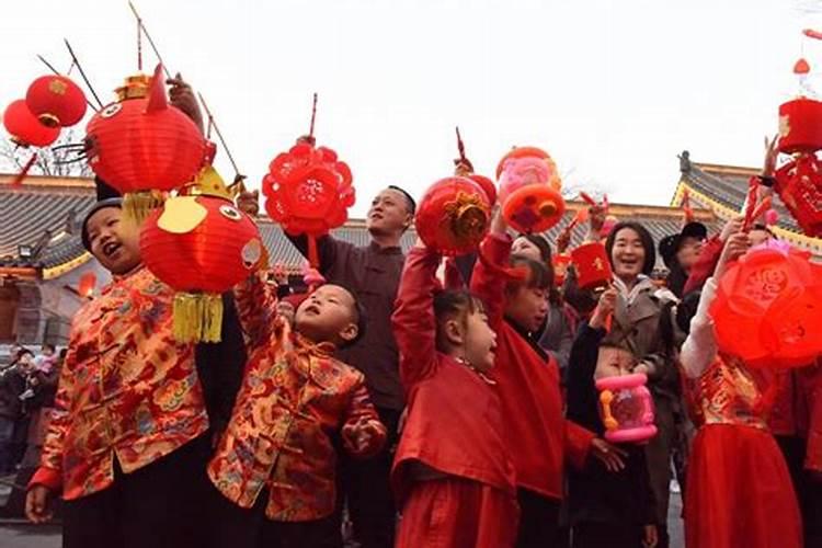 我国元宵节闹花灯的习俗从何时开始？