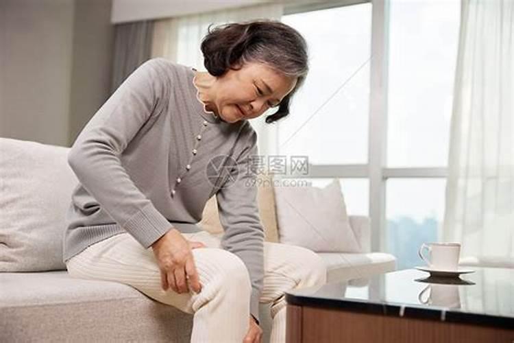 女人梦见自己的妈妈又有点畏惧她？