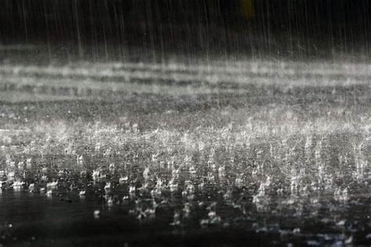 梦见下雨是什么意思女性周公解梦