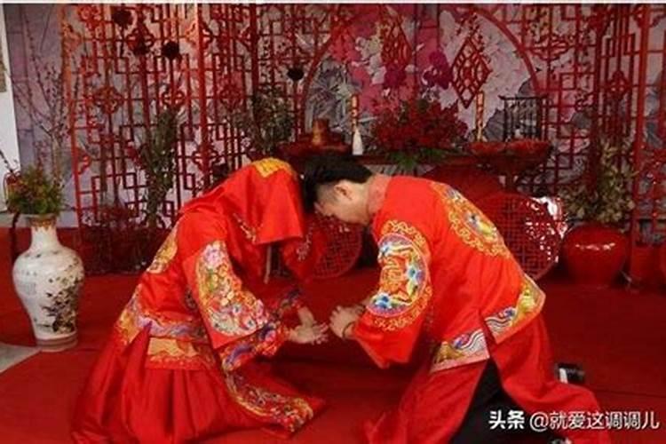 梦见自己被敌人追杀然后躲起来,他找我后他朝我笑,打了我几 下预示着...