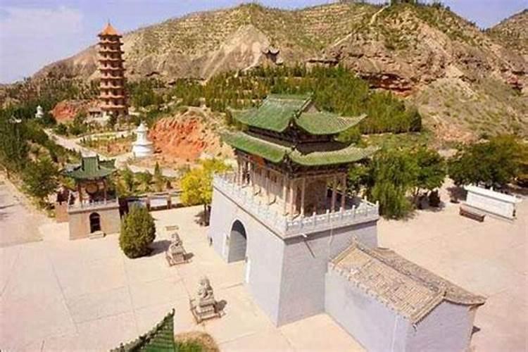 本命年带金子还是银子,为什么本命年要戴黄金