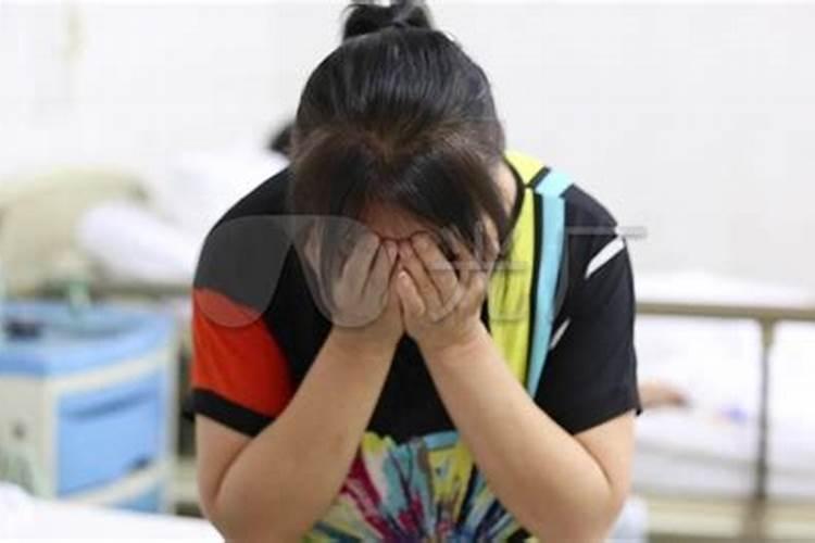 梦见和女朋友抱头痛哭的预兆