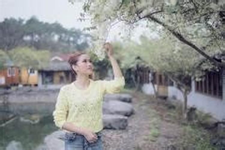 梦见一个不认识的女人什么意思？
