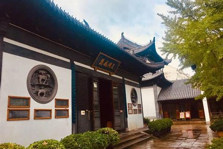 69年属鸡人在2025年的全年运势