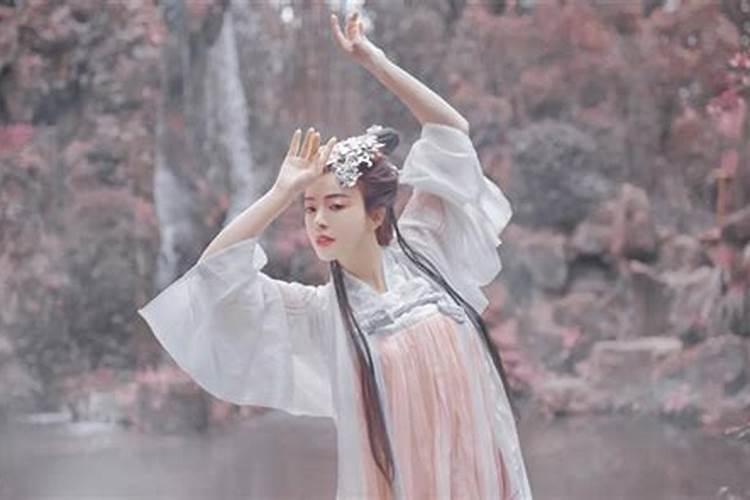 梦见自己女人出轨是什么征兆？