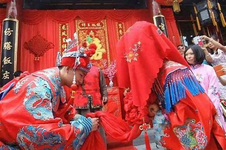 梦见陌生女人主动亲近自己