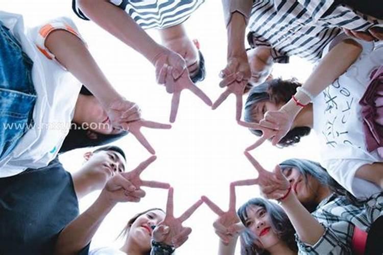 梦见情人和别的女人很亲密,对我不理不睬。这个梦代表什么意思？