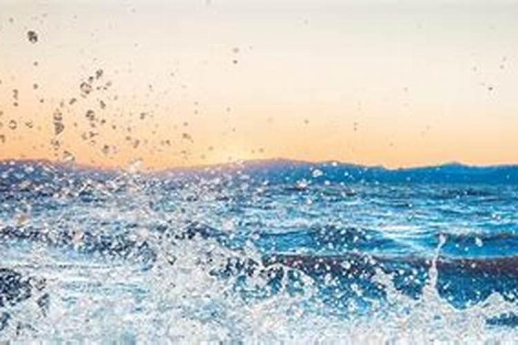 梦见涨大水,然后自己逃生成功