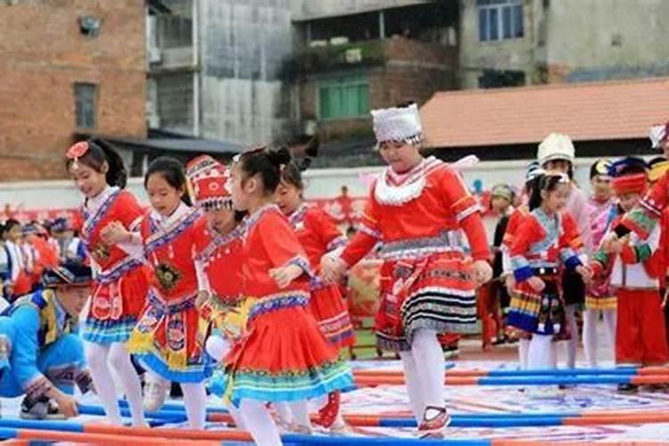 梦见死去的亲人给自己给钱是什么意思