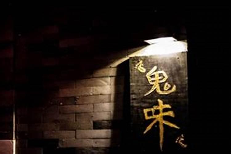 梦见妈妈被蛇咬伤的预兆