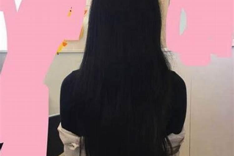 做梦梦见他人头发白,梦见认识的女人头发白了很多
