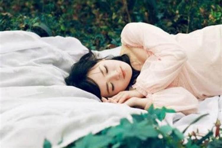 男人梦见蛇咬手指代表什么？