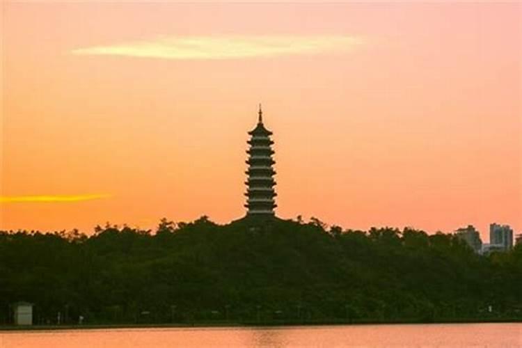 梦见塔什么意思 为什么梦见塔