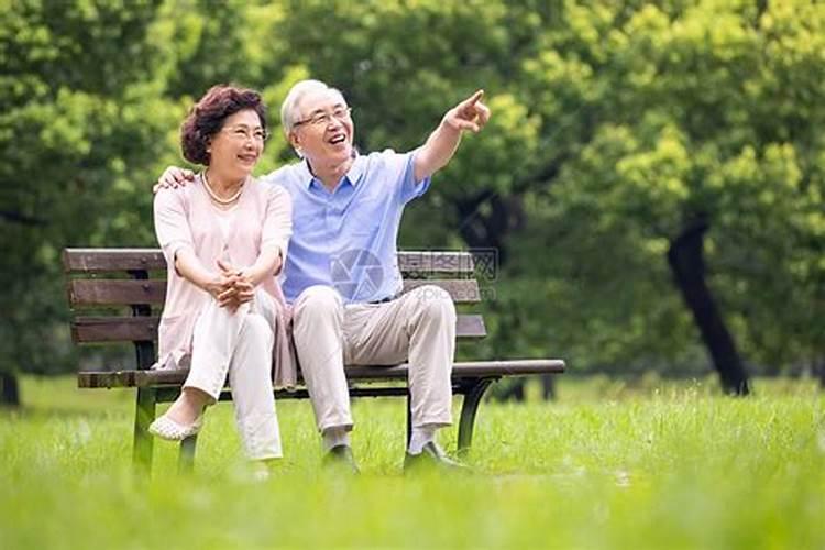 86属虎戴什么手串本命年可转运佩戴黄水晶能提高属虎人偏财运？
