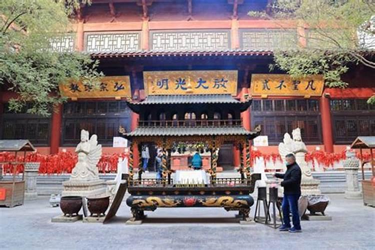 可以去寺庙拜地藏王菩萨为去世亲人祈福吗