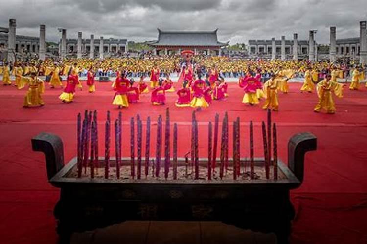 我想在网上祭奠去世的朋友和亲人,哪个网站好呢？