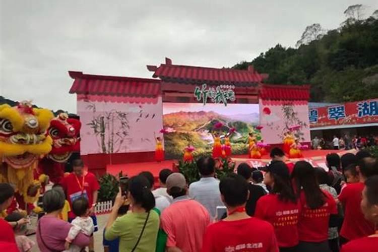 我和女朋友想结婚,但算命的说生辰八字相克,双方父母反对,该怎么办...