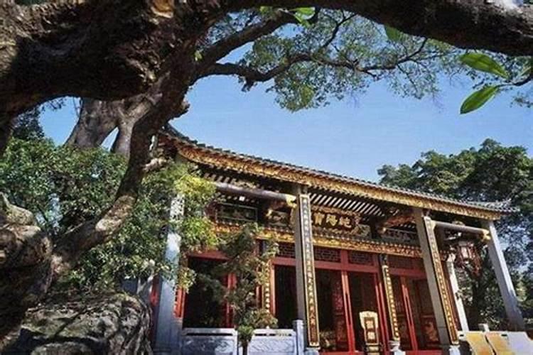 明天是正月初二,老公想去拜佛,寺庙有人吗？初二可以去拜佛吗？还有就是我...