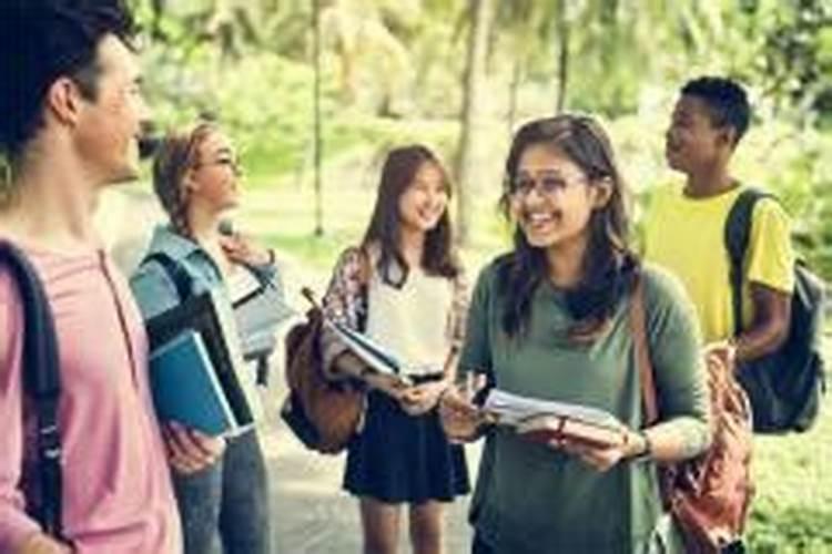 梦到请客吃饭来了好多人是什么意思？成绩理想