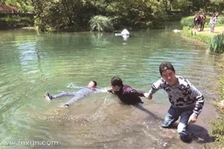 梦见儿子掉水里又救上来了的预兆