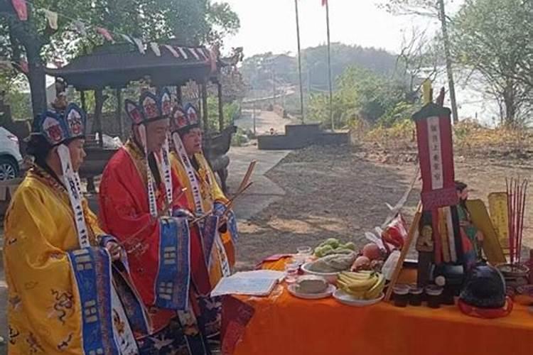家里养榕树有什么好处,挡煞辟邪/保平安/还有助事业运