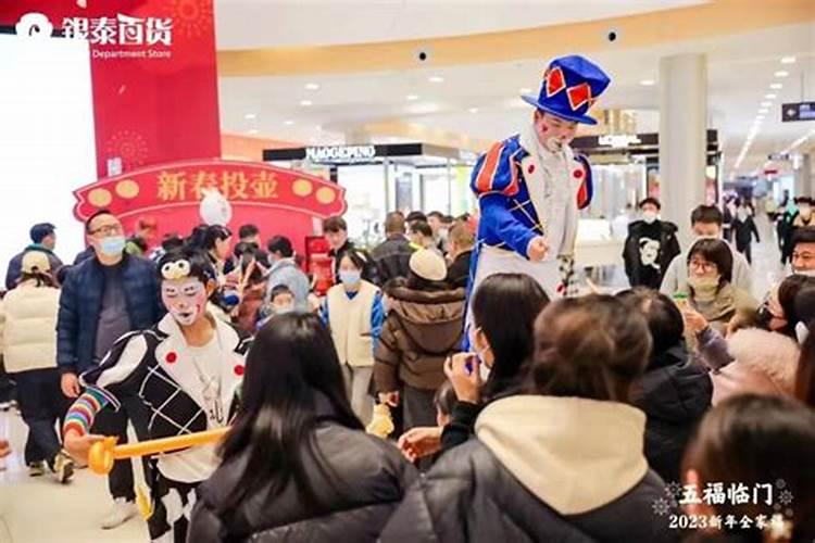 有什么明明很悲伤看着却很搞笑的事情？