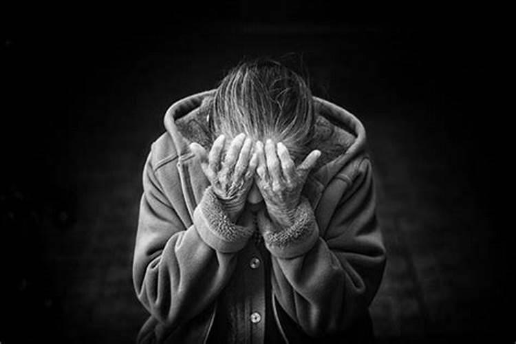梦见死去的奶奶在哭的预兆