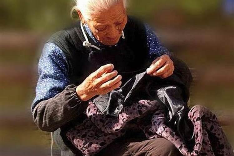 梦见自己的衣服丢了是什么意思？