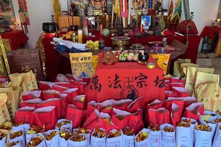 家里财神下面要压钱吗？压多少？