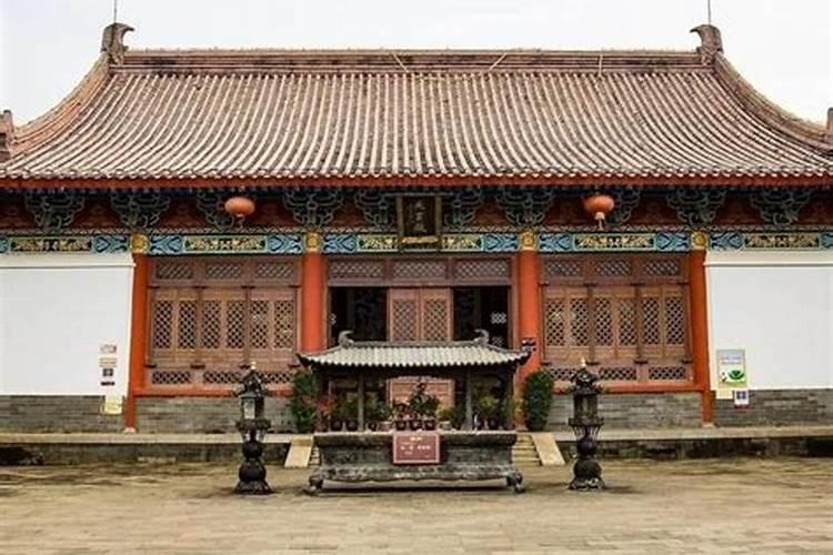 梦见死去的妈妈活了还和我说话
