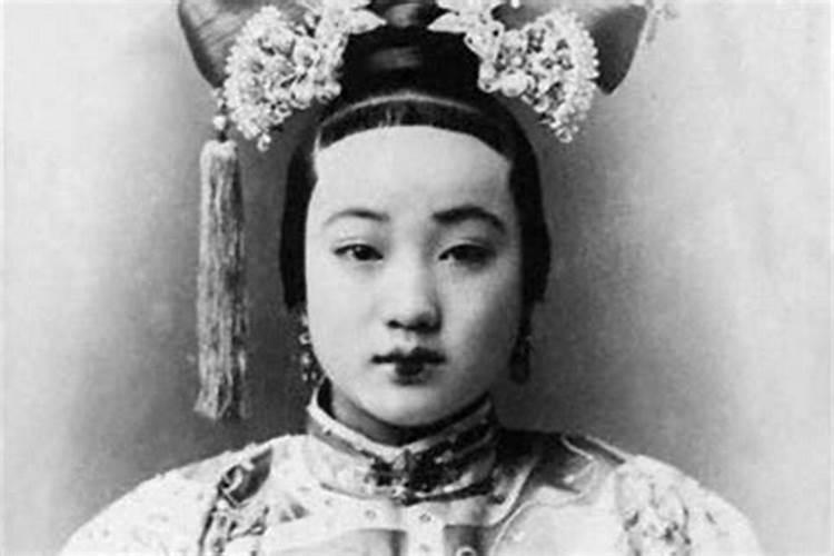 属鼠跟什么属相犯冲,属鼠的三合属相和相克