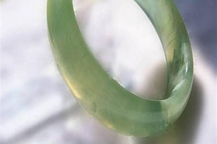 佩戴哪些东西能催旺桃花运气佩戴什么能催旺桃花运气