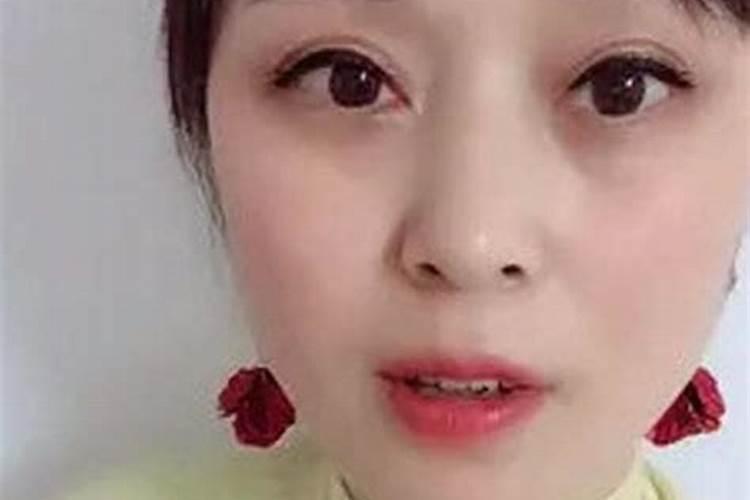 梦送女儿和外孙出门