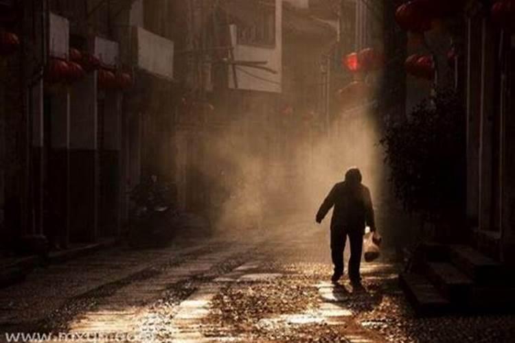 两人相爱,因八字不合,男家长极力反对。各位有没有高招。求解。百度...