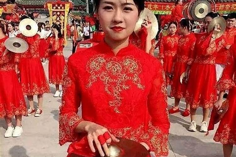 请问刚刚人流后,产妇能自己念地藏经给孩子超度吗？