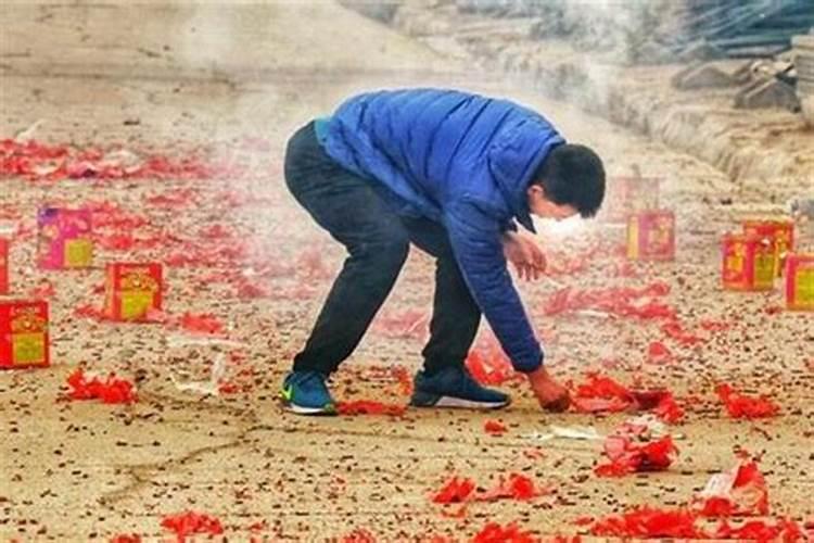 梦见给老人上坟还放了鞭炮的预兆