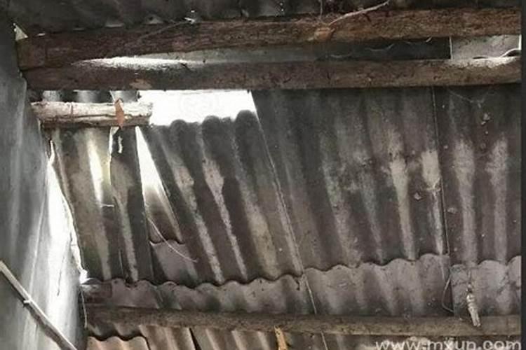 梦见房顶塌了是什么意思