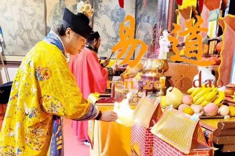 女人梦见自己离婚是什么意思？