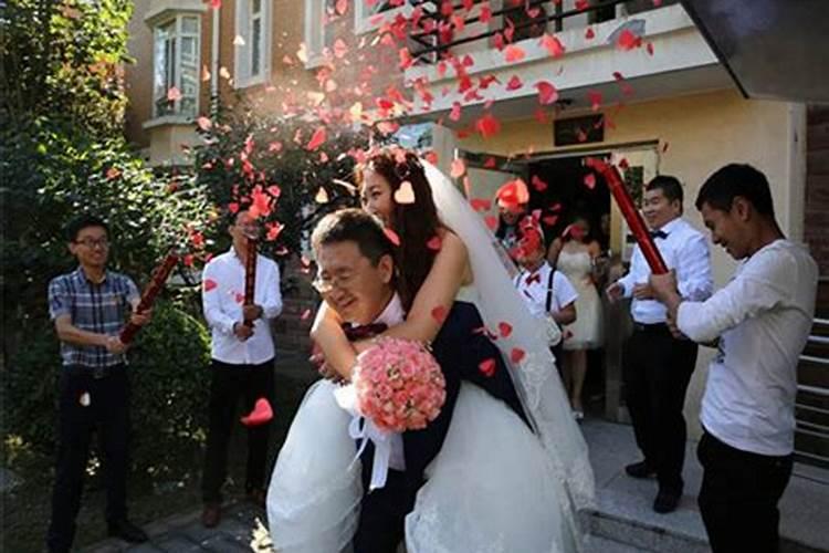 周公解梦梦见我嫂子再次坐花娇结婚,我去接亲是什么意思