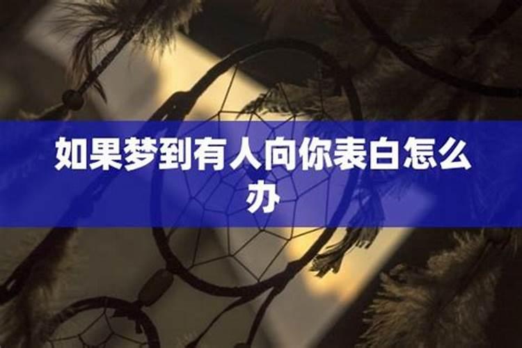 梦见被蛇咬住不松口,女人梦见被蛇咬住左手不松口