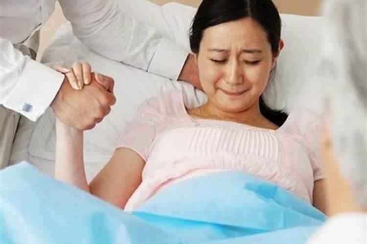 已婚女人梦见别人生孩子预示什么