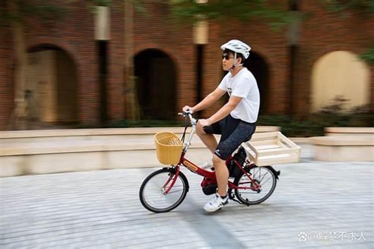 我国的传统节日,重阳节是农历的九月九日在这一天人们有什么( )习俗