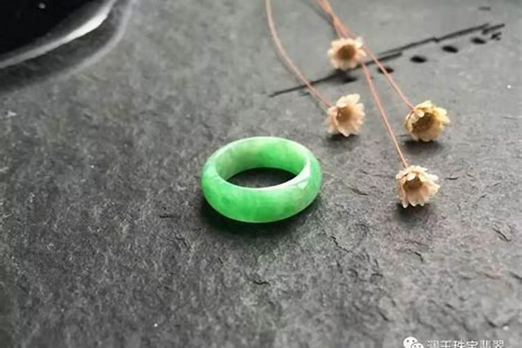翡翠手镯碎了代表什么意思