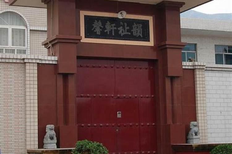 梦见学校大门