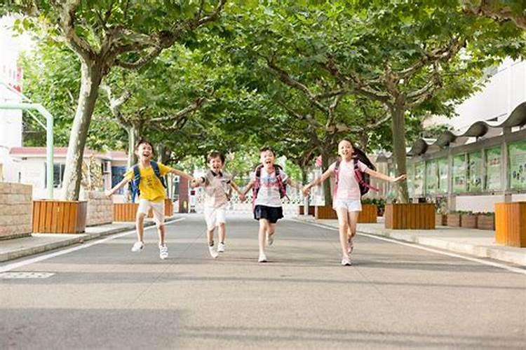 梦见去找小学同学出去玩的预兆
